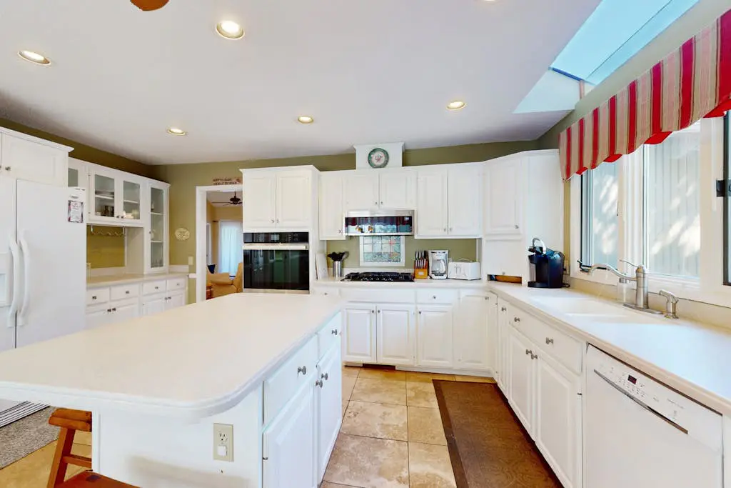  Two King Bed Suites, Dog-friendly gem with pool, game room & golf course views - walk to beach