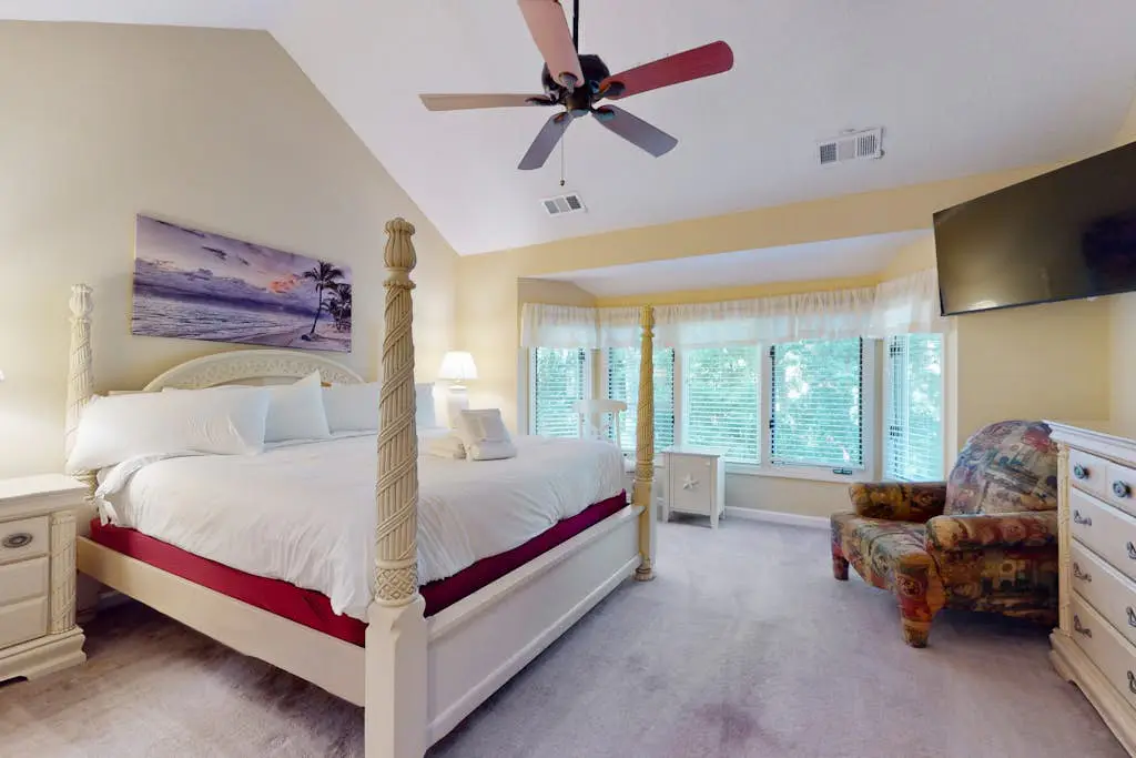  Two King Bed Suites, Dog-friendly gem with pool, game room & golf course views - walk to beach