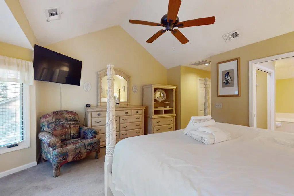  Two King Bed Suites, Dog-friendly gem with pool, game room & golf course views - walk to beach