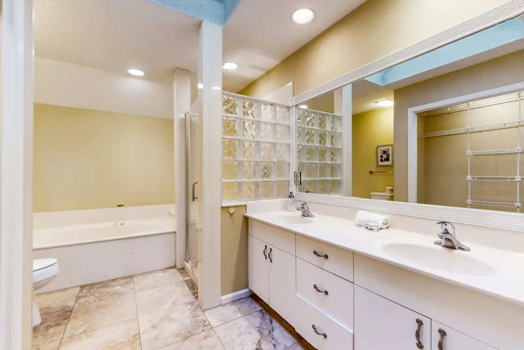  Two King Bed Suites, Dog-friendly gem with pool, game room & golf course views - walk to beach