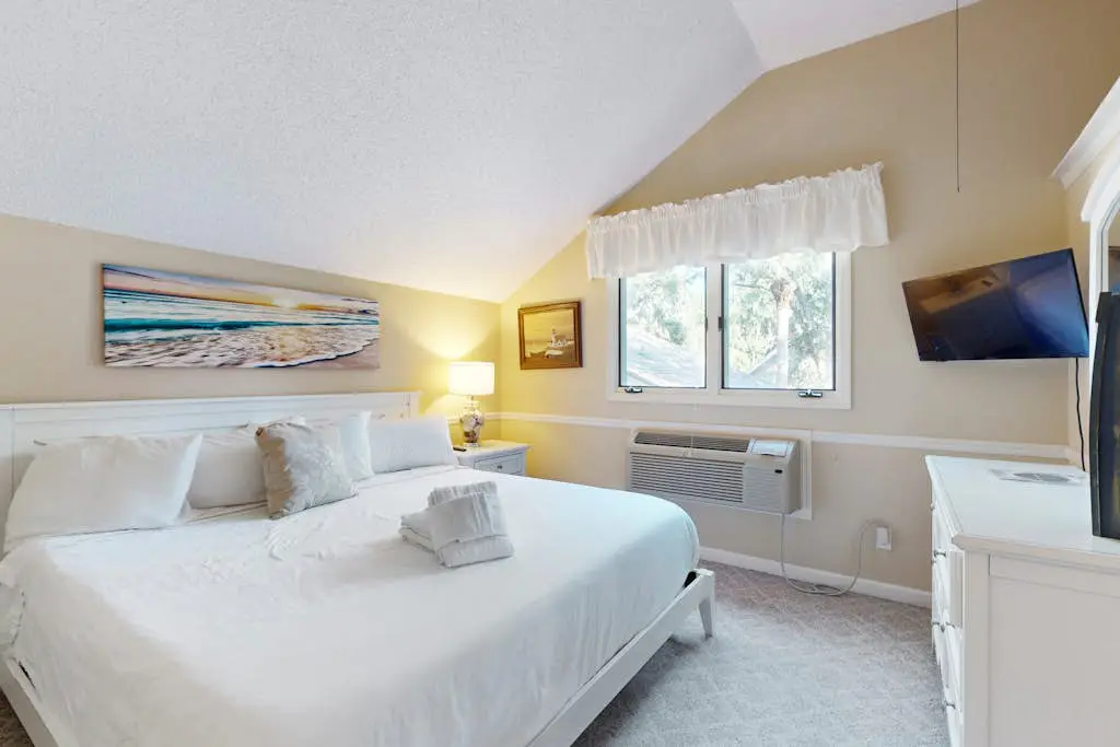  Two King Bed Suites, Dog-friendly gem with pool, game room & golf course views - walk to beach