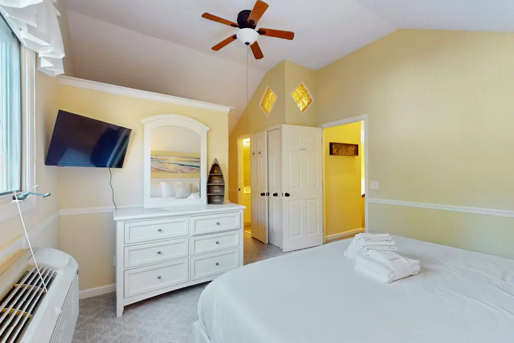  Two King Bed Suites, Dog-friendly gem with pool, game room & golf course views - walk to beach