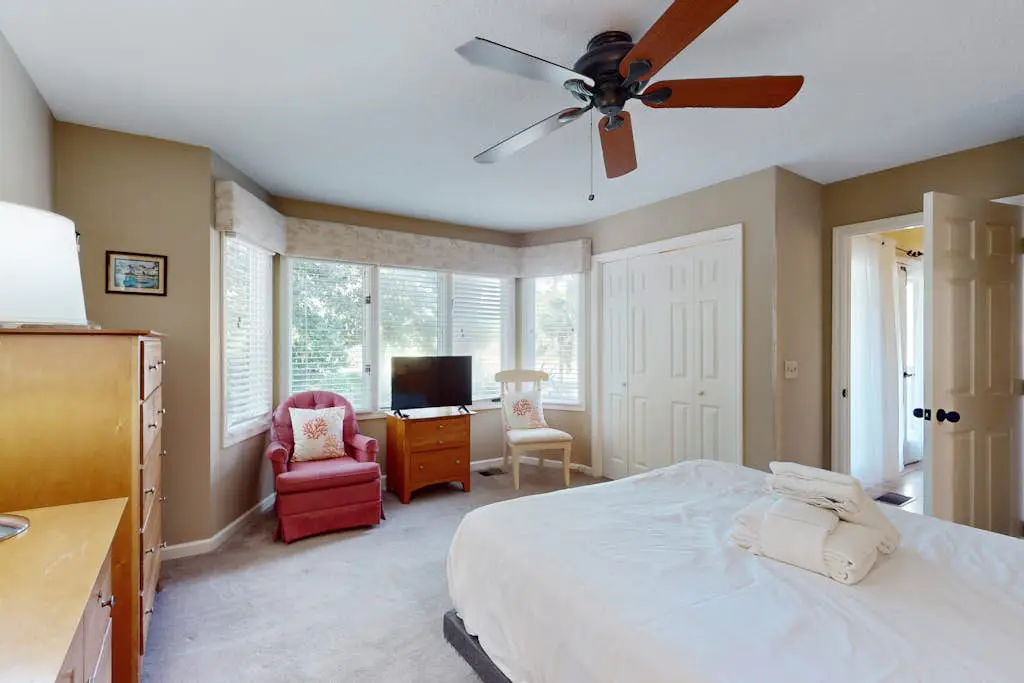  Two King Bed Suites, Dog-friendly gem with pool, game room & golf course views - walk to beach
