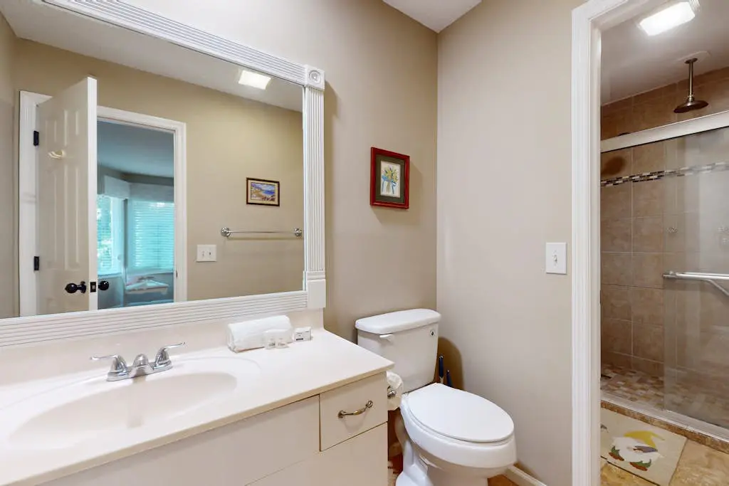  Two King Bed Suites, Dog-friendly gem with pool, game room & golf course views - walk to beach