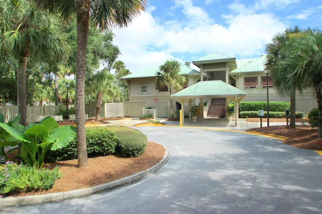  Two King Bed Suites, Dog-friendly gem with pool, game room & golf course views - walk to beach