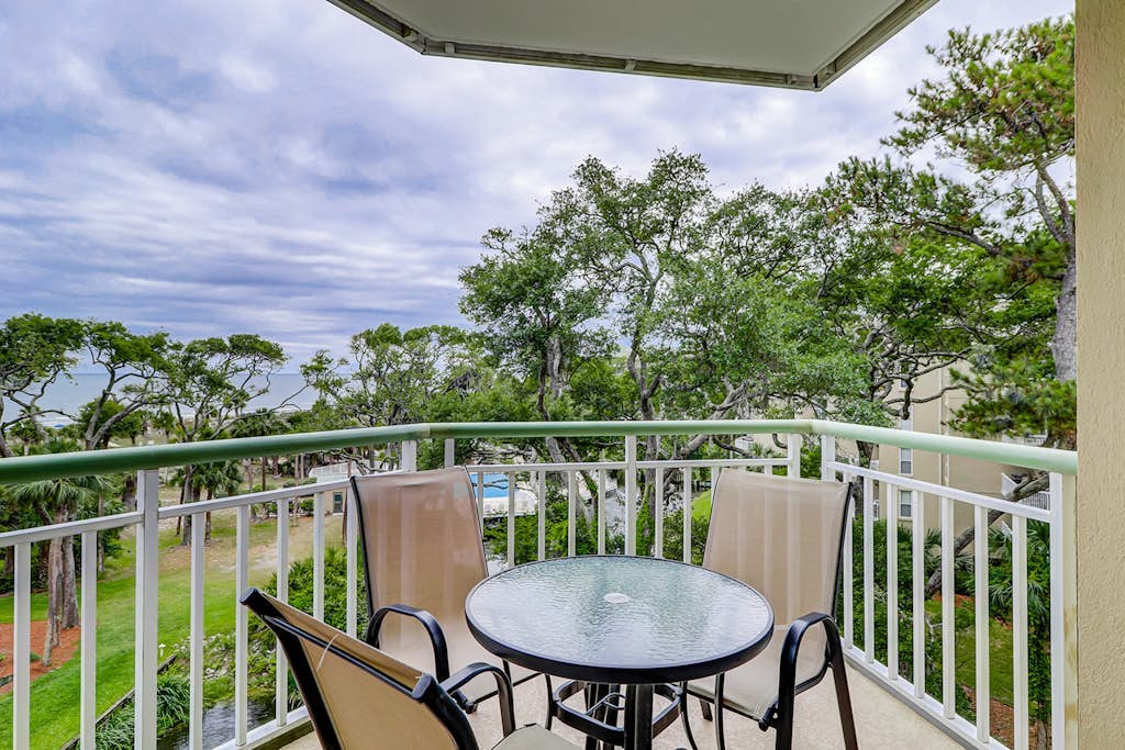 Oceanfront getaway with lagoon views, shared pool & hot tub – walk to beach