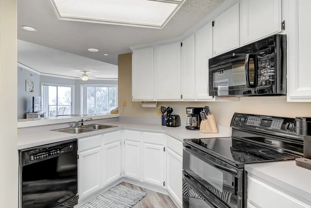 Oceanfront getaway with lagoon views, shared pool & hot tub – walk to beach