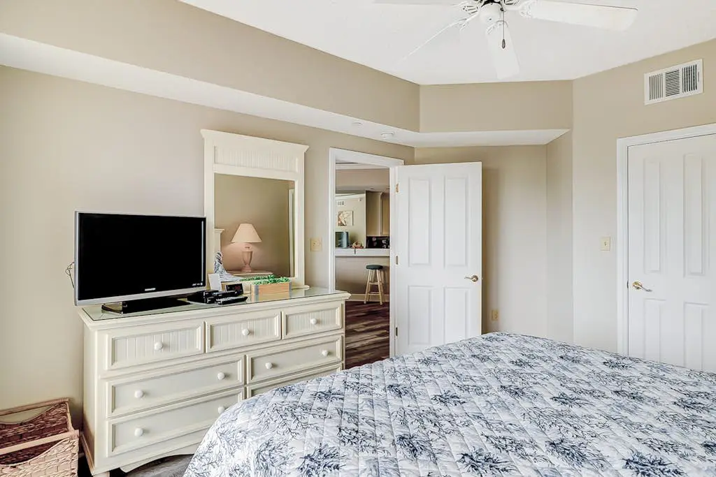 Oceanfront getaway with lagoon views, shared pool & hot tub – walk to beach