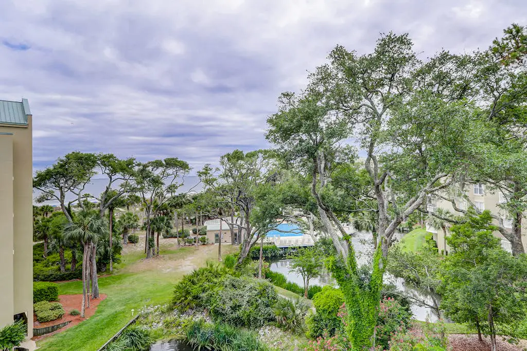 Oceanfront getaway with lagoon views, shared pool & hot tub – walk to beach