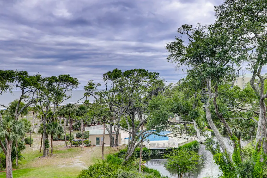 Oceanfront getaway with lagoon views, shared pool & hot tub – walk to beach