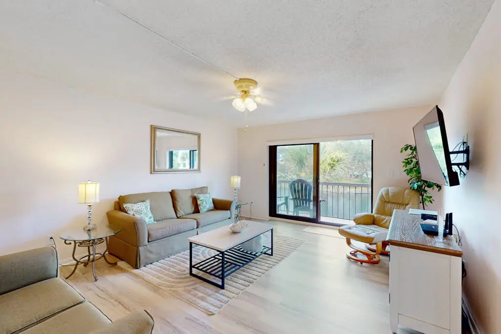 Elegant Condo with Pool & Hot Tub, Lagoon View & Private Patio