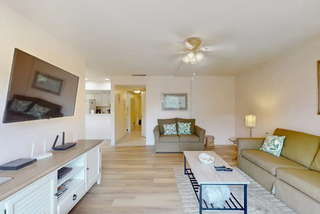 Elegant Condo with Pool & Hot Tub, Lagoon View & Private Patio