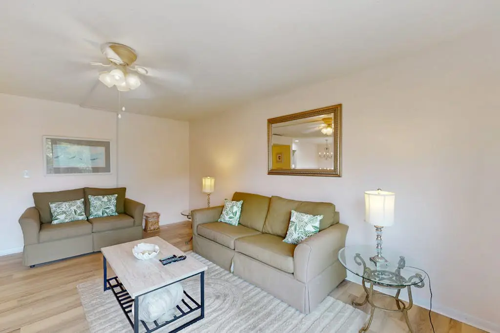 Elegant Condo with Pool & Hot Tub, Lagoon View & Private Patio