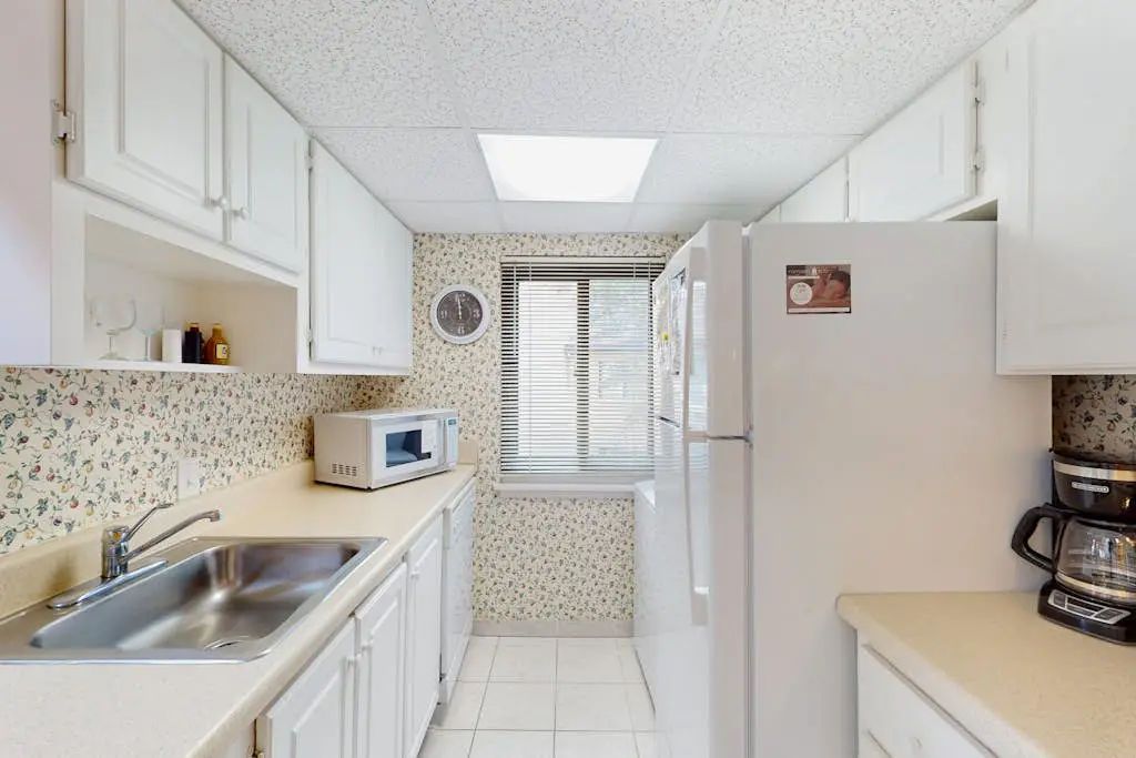 Elegant Condo with Pool & Hot Tub, Lagoon View & Private Patio