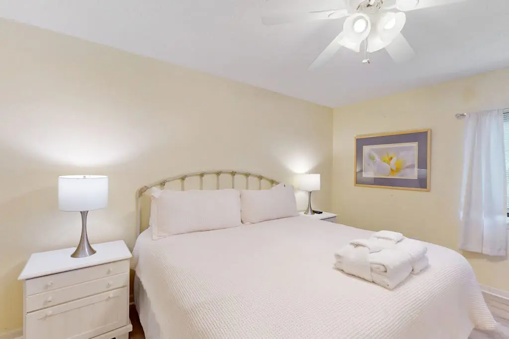 Elegant Condo with Pool & Hot Tub, Lagoon View & Private Patio