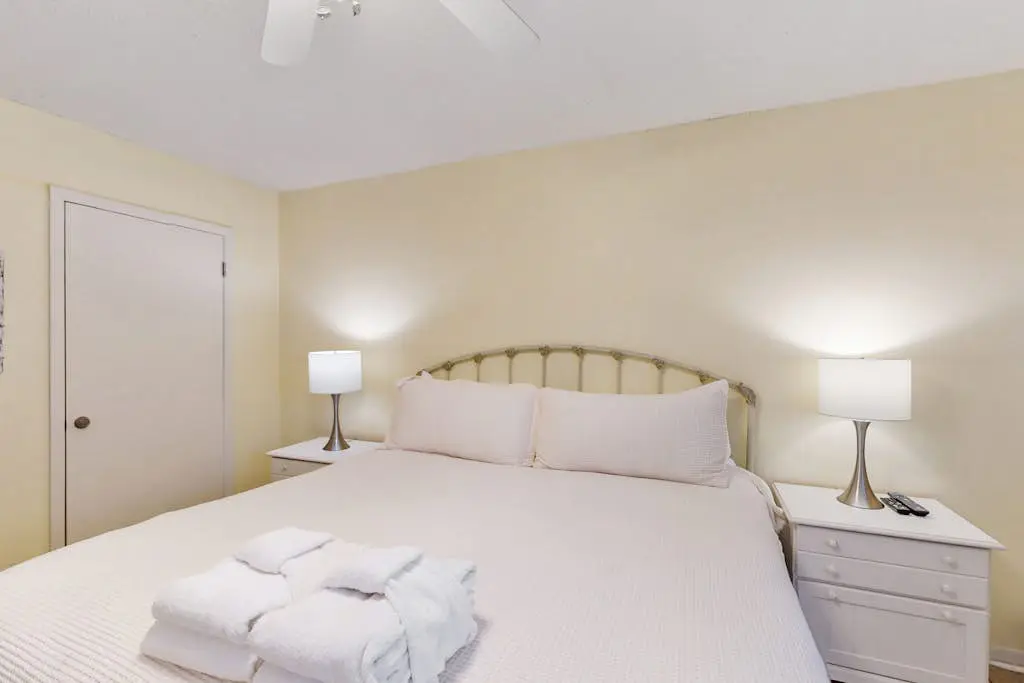 Elegant Condo with Pool & Hot Tub, Lagoon View & Private Patio