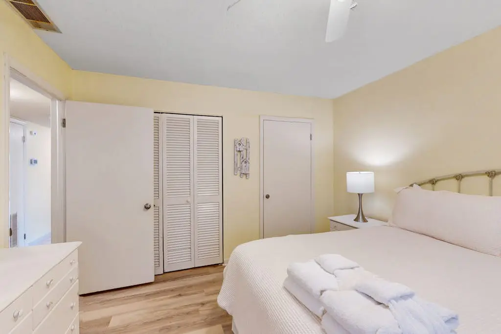 Elegant Condo with Pool & Hot Tub, Lagoon View & Private Patio