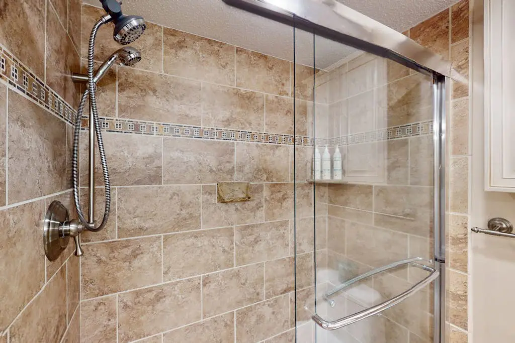 Elegant Condo with Pool & Hot Tub, Lagoon View & Private Patio