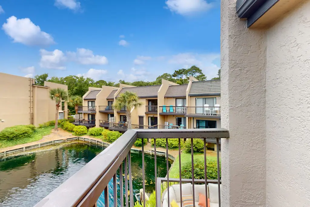 Elegant Condo with Pool & Hot Tub, Lagoon View & Private Patio