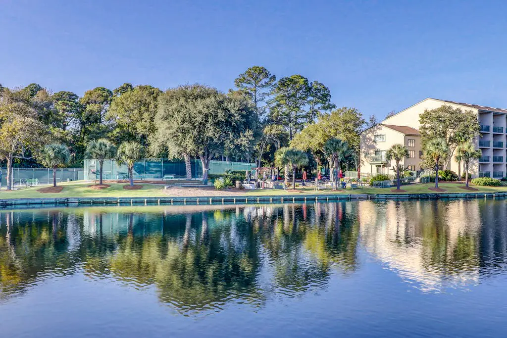 Elegant Condo with Pool & Hot Tub, Lagoon View & Private Patio