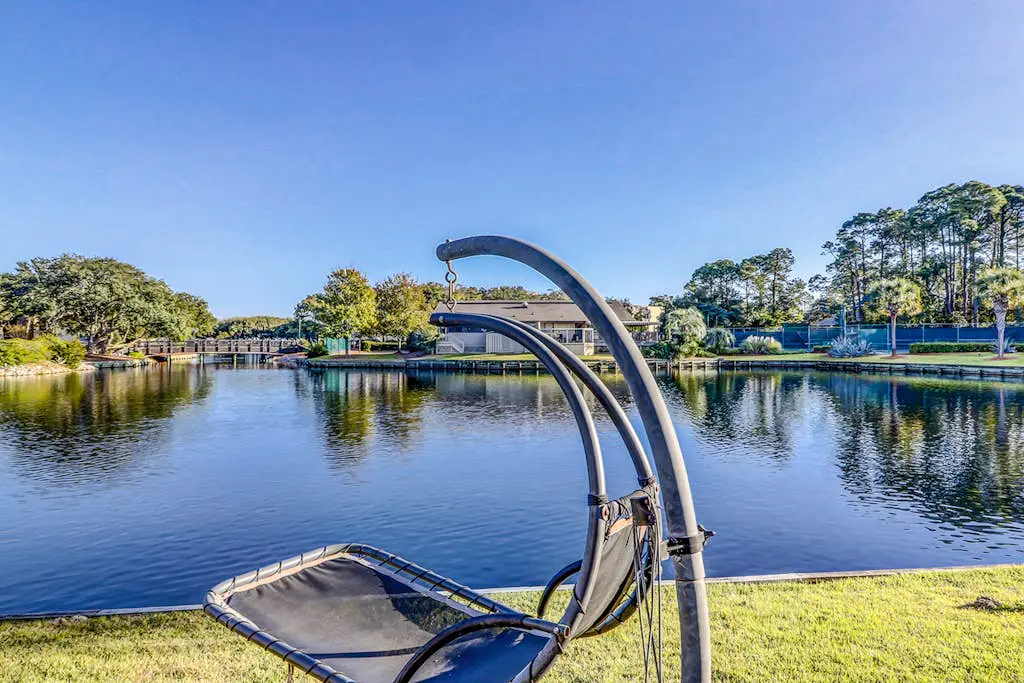 Elegant Condo with Pool & Hot Tub, Lagoon View & Private Patio