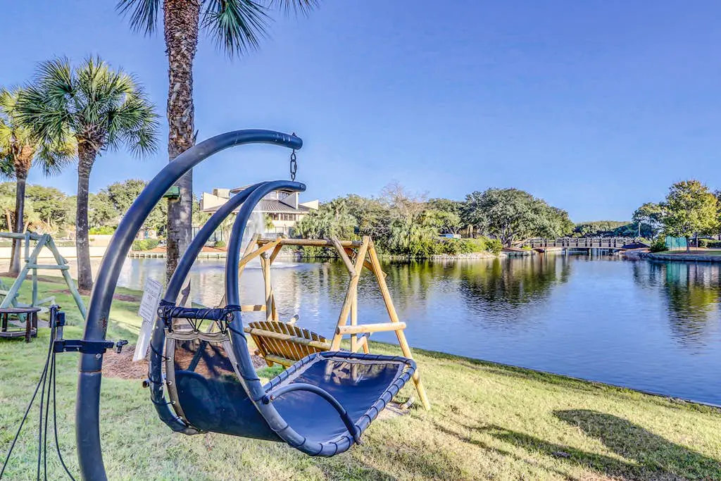 Elegant Condo with Pool & Hot Tub, Lagoon View & Private Patio
