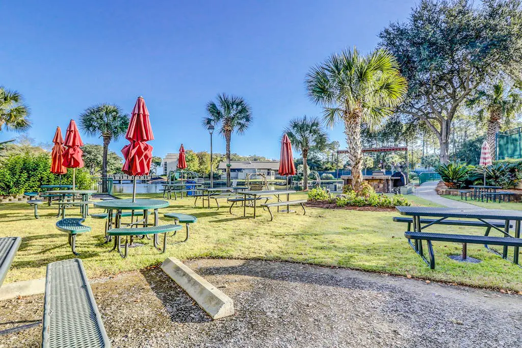 Elegant Condo with Pool & Hot Tub, Lagoon View & Private Patio