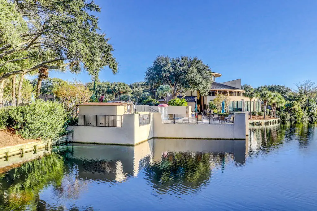 Elegant Condo with Pool & Hot Tub, Lagoon View & Private Patio