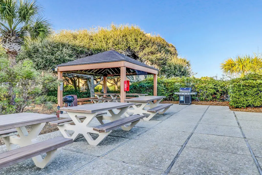 Elegant Condo with Pool & Hot Tub, Lagoon View & Private Patio