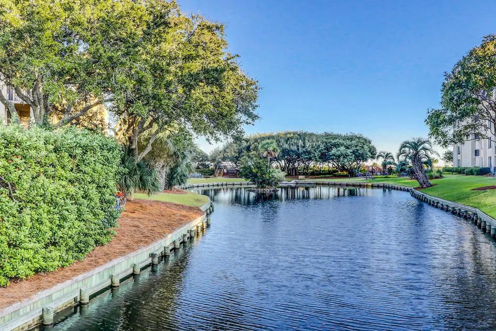 Elegant Condo with Pool & Hot Tub, Lagoon View & Private Patio