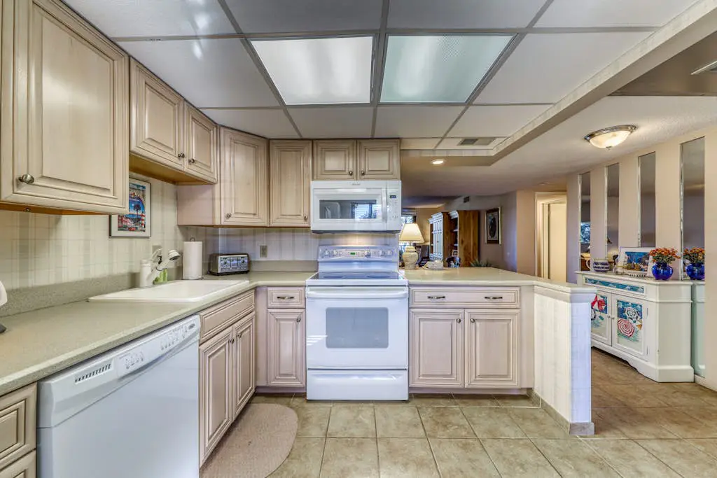 Peaceful Oceanfront Villa with Pools, Hot Tub, Tennis, & Ocean View
