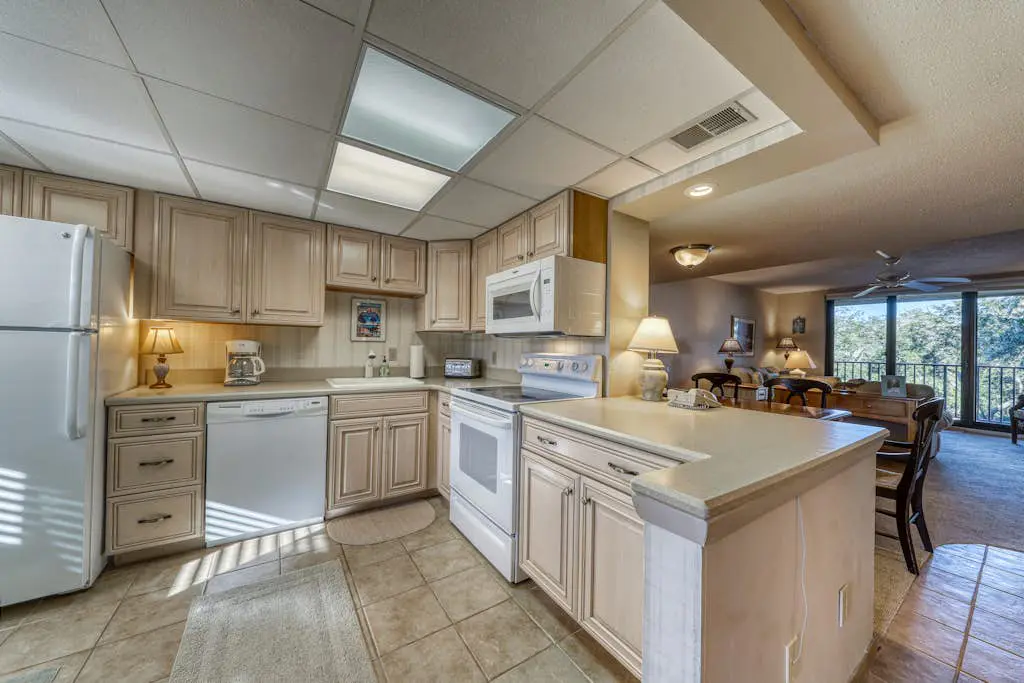Peaceful Oceanfront Villa with Pools, Hot Tub, Tennis, & Ocean View
