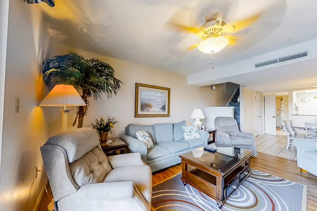 Spacious Villa with Shared Pool, Hot tub & Lagoon Views  - Walk to Beach