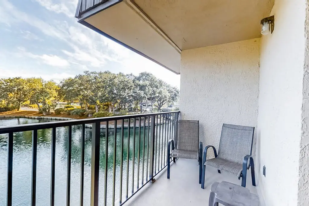 Spacious Villa with Shared Pool, Hot tub & Lagoon Views  - Walk to Beach