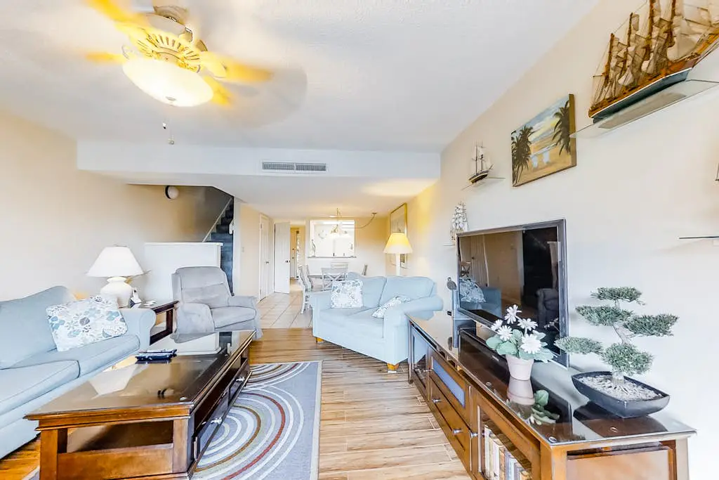 Spacious Villa with Shared Pool, Hot tub & Lagoon Views  - Walk to Beach