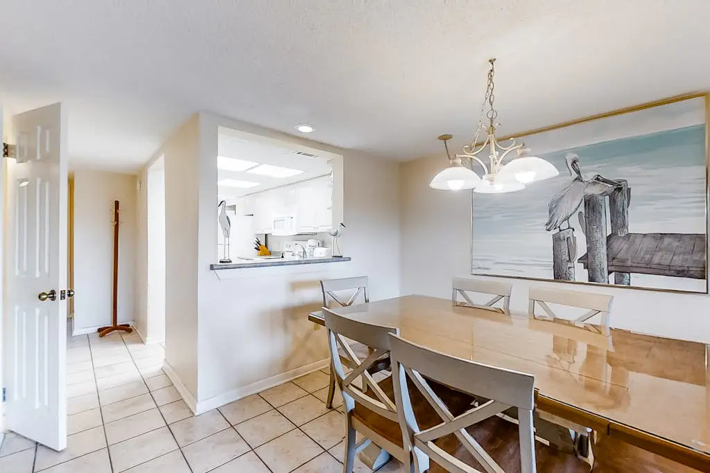 Spacious Villa with Shared Pool, Hot tub & Lagoon Views  - Walk to Beach