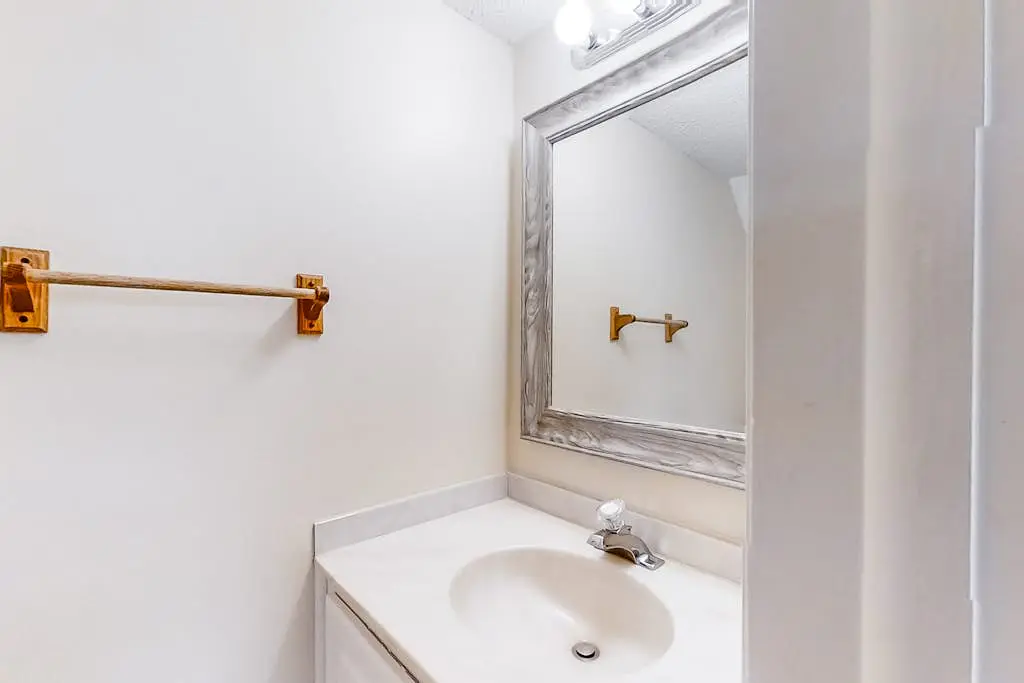 Spacious Villa with Shared Pool, Hot tub & Lagoon Views  - Walk to Beach