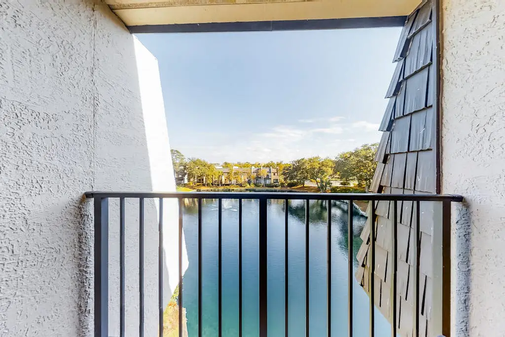 Spacious Villa with Shared Pool, Hot tub & Lagoon Views  - Walk to Beach