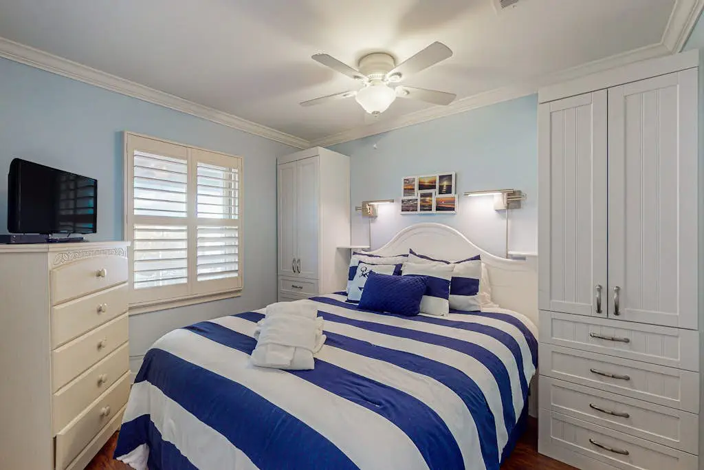 Charming Waterfront Villa with Ocean Views, Private Balcony & Pool — Steps to the Beach