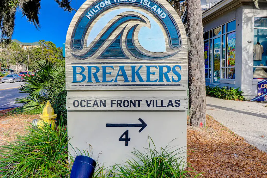 Charming Waterfront Villa with Ocean Views, Private Balcony & Pool — Steps to the Beach
