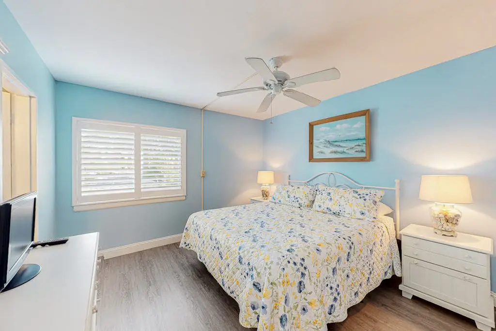 Secluded & Peaceful - Vacation Getaway with WiFi, Pool, Hot Tub, & Private Beach