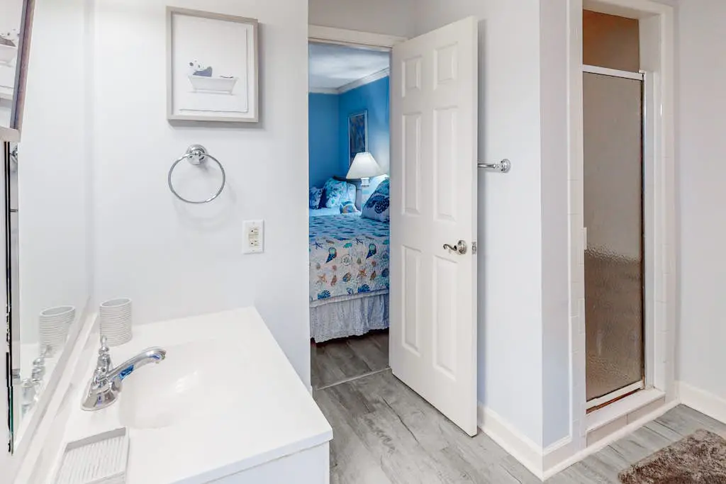Water/golf course-view condo with private deck, on-site pool & hot tub