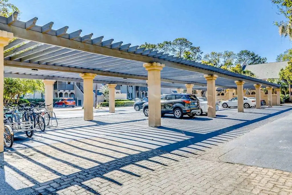 Water/golf course-view condo with private deck, on-site pool & hot tub