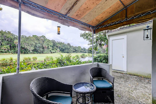 Intimate, Yet Spacious Villa with Shared Pool and Tennis - Walk to the Beach