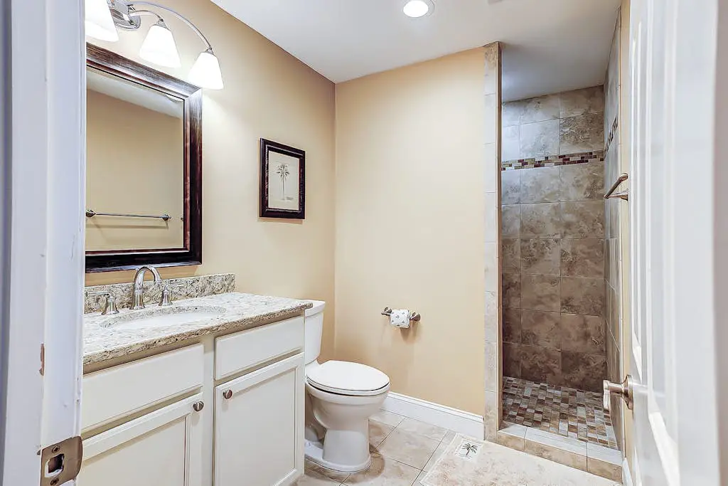 Intimate, Yet Spacious Villa with Shared Pool and Tennis - Walk to the Beach