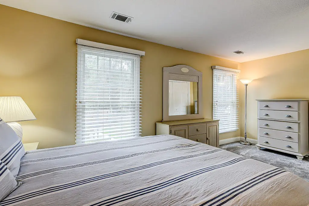Intimate, Yet Spacious Villa with Shared Pool and Tennis - Walk to the Beach