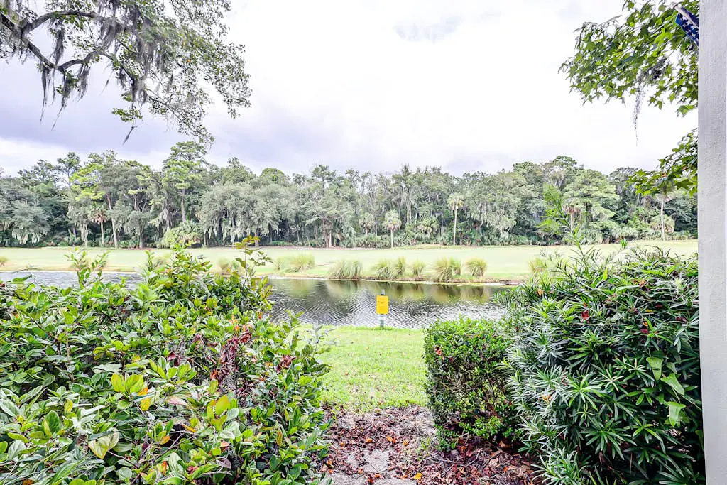 Intimate, Yet Spacious Villa with Shared Pool and Tennis - Walk to the Beach