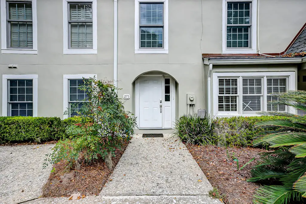 Intimate, Yet Spacious Villa with Shared Pool and Tennis - Walk to the Beach