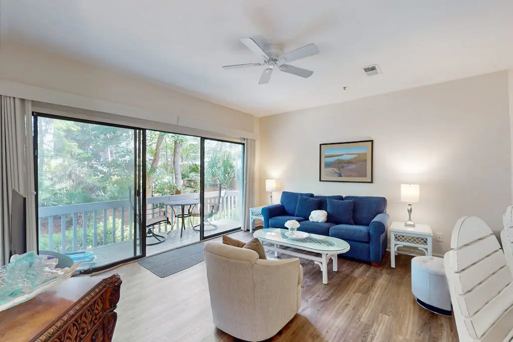 Open condo with pool, tennis, wooded balcony & central AC - close to the beach