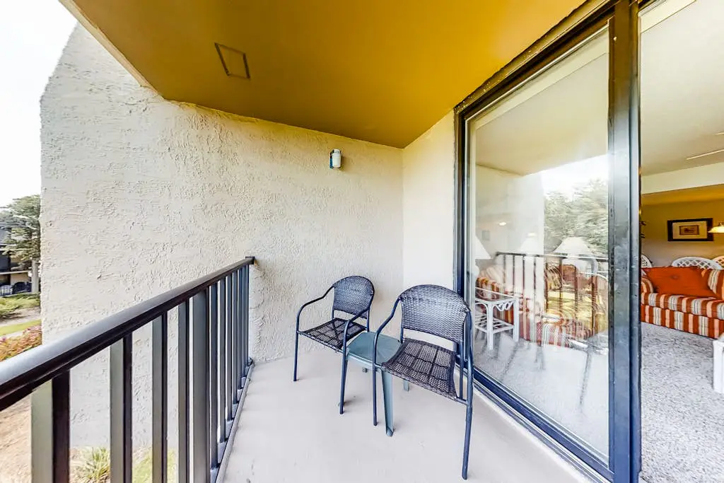 Spacious Condo with Beach Access, Shared Pool, Hot Tub, Ocean Views, and More
